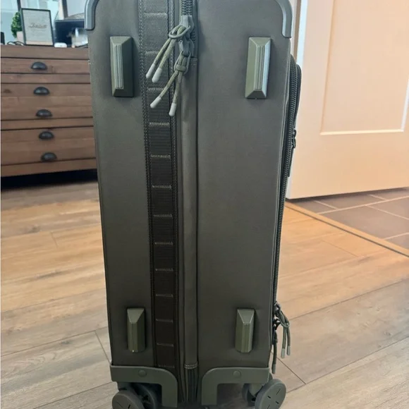 Dagne Dover Larger Seattle Carry-On - Picture 5 of 9